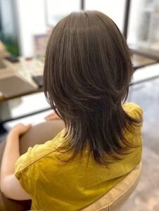 2025–2026年冬｜最新ヘアカラー10選！透明感と深みが引き立つ人気ヘアカラー特集　オリーブベージュ