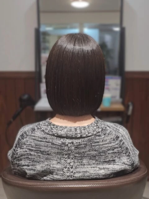 オリーブ系カラー×ボブで赤みを抑える 大人のまとまりヘア