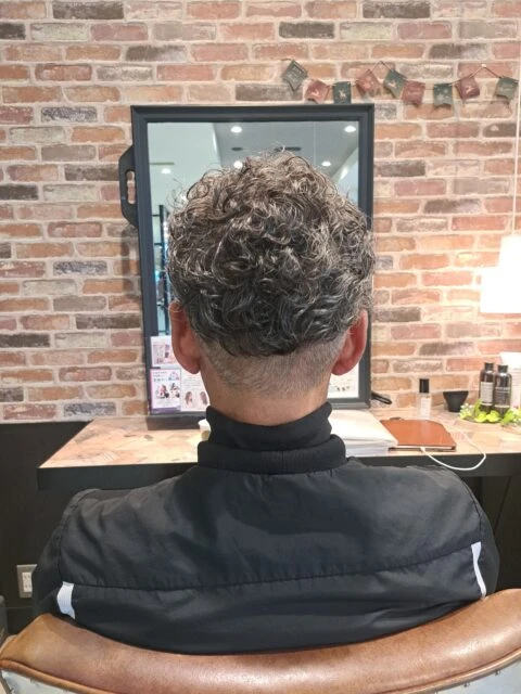 大人のビジネスパーマで印象アップ！爽やかパーマスタイル