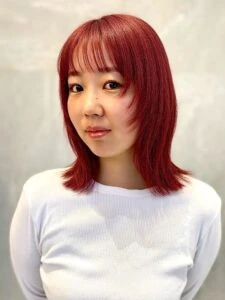 2025–2026年冬｜最新ヘアカラー10選！透明感と深みが引き立つ人気ヘアカラー特集　バーガンディー