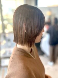 2025–2026年冬｜最新ヘアカラー10選！透明感と深みが引き立つ人気ヘアカラー特集　モカブラウン