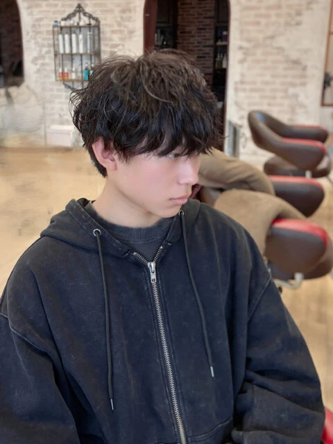 ソフトツイストパーマで作る大人マッシュ！無造作ヘアでこなれ感を演出