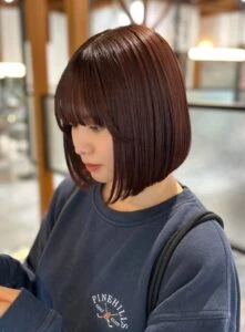 2025–2026年冬｜最新ヘアカラー10選！透明感と深みが引き立つ人気ヘアカラー特集　ローズブラウン