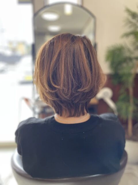 ばっさりショートと手ぐし無造作で作る大人の立体感◎扱いやすい髪へ