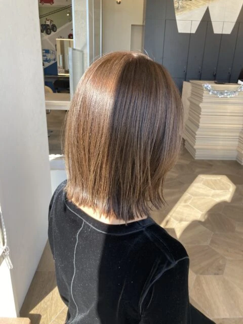 切りっぱなしボブ×シアーベージュで大人っぽく◎外ハネも楽ちん!