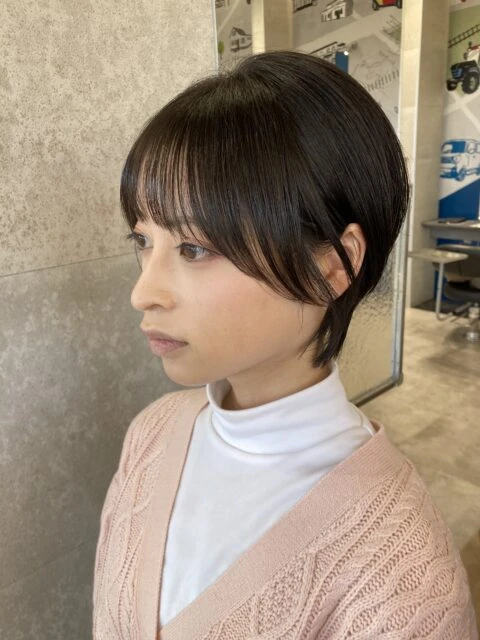 カットだけで叶う小顔ショート!顔周りに差をつけるサイドバング術