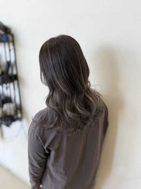 アッシュブラウンカラー×透明感カラー! ハイライトカラーで明るさと柔らかさを両立