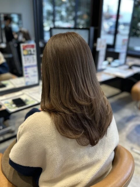 シフォンブラウンで叶えるツヤ感たっぷり大人髪