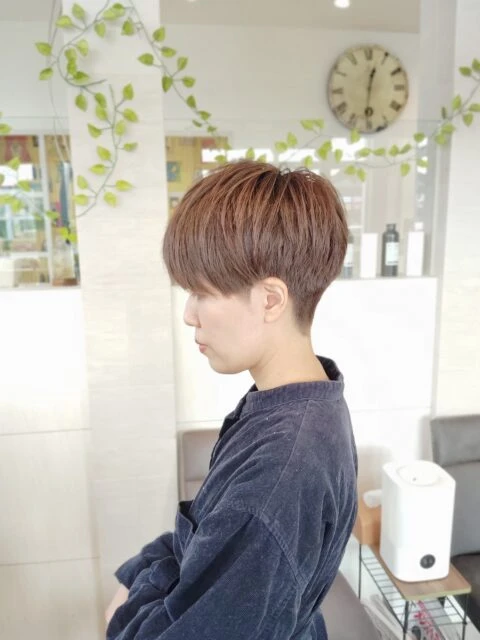 刈り上げショート×ベリーショート ハンサムショートで癖毛も収まる上品グレージュ