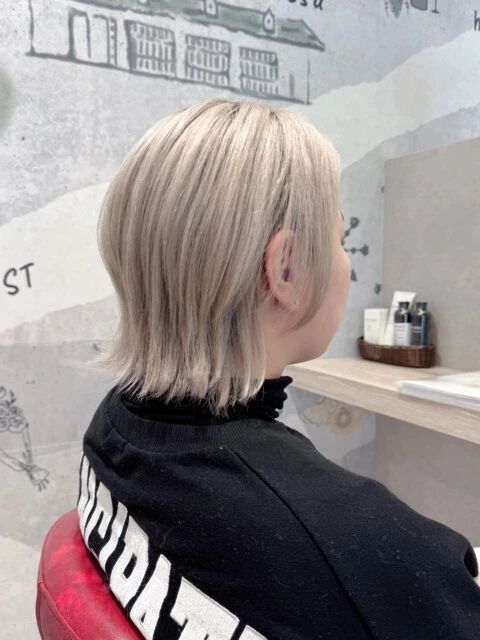 グレージュ×ハイトーンで傷ませず明るさを保つ上品カラー