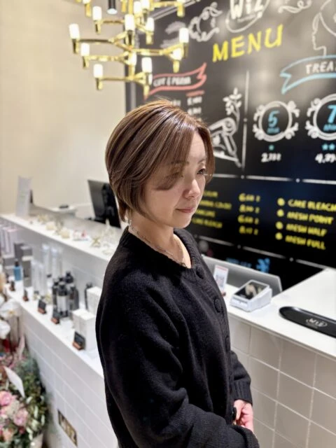 ショート×メッシュ×ハイライトで叶える動きと艶感の大人ショート