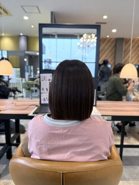 イルミナカラーで叶う艶チョコレートブラウンボブ！秋冬の上品スタイル