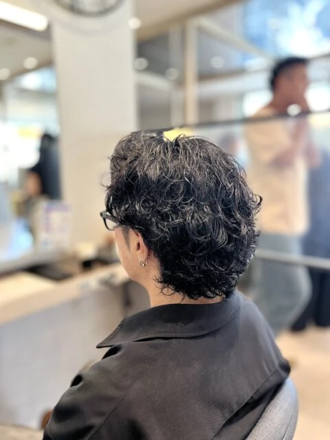 ラフで自然なサーフカール◎強めパーマで軽やかに魅せる