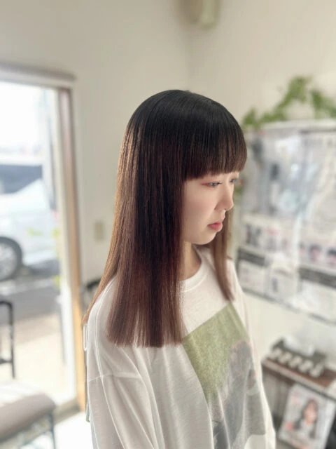 縮毛矯正で叶う!ぱつっとストレートで艶感アップ◎