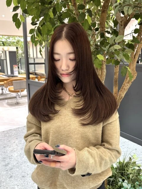 レイヤーカット ショコラブラウンでワンカールでも動く大人ヘア