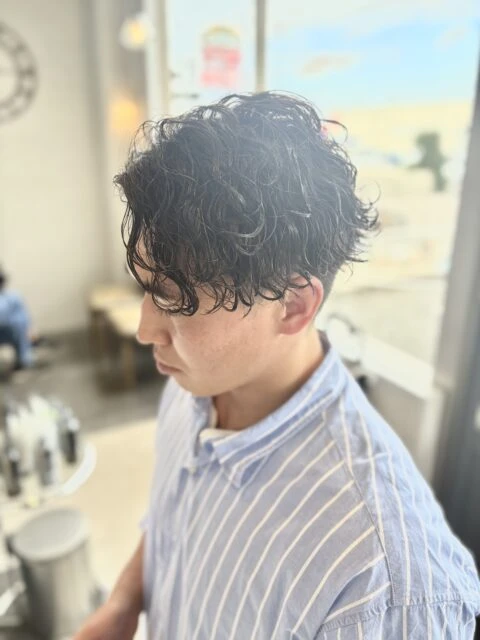 動き抜群の波巻きパーマと相性抜群かきあげ風セット