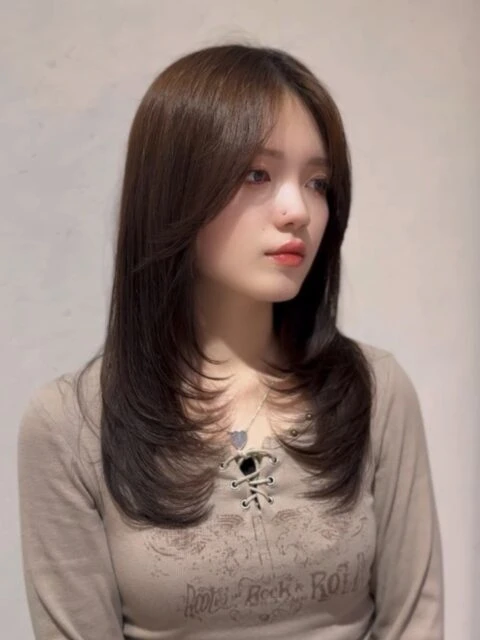 フェイスレイヤー×髪質改善◎暗めピンクベージュで小顔美人に!