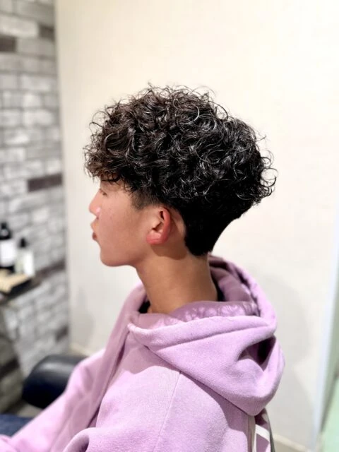 　スペインカールで直毛解消◎強めカールでスタイリングが楽になるメンズパーマ