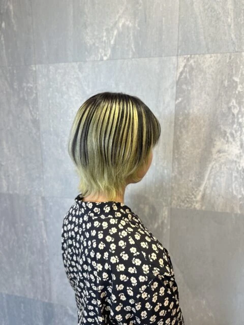 ウルフカット×アンブレラカラー◎イエローグリーンで動きと明るさを両立！