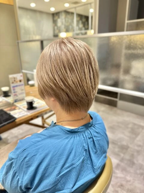 ショートカット×ブリーチカラー！ミルクティーカラーなら柔らかくお洒落な質感