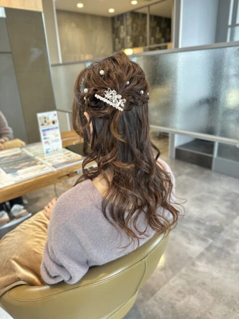 ヘアセット×ハーフアップ◎直毛の悩みを解消する立体的なふわふわスタイル