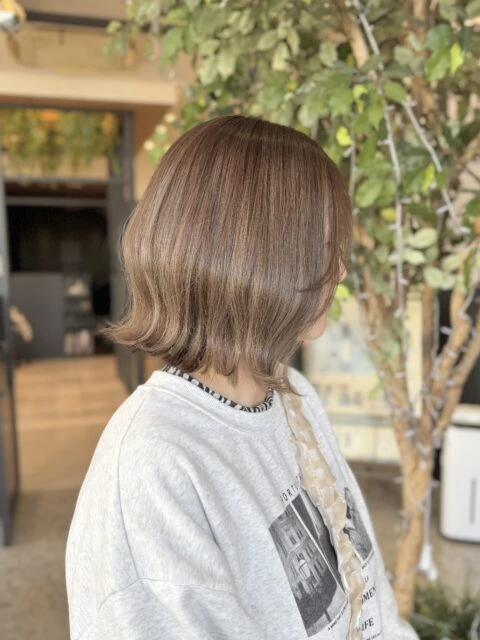 クビレボブ ナチュラルベージュ ハイライトで小顔見え◎