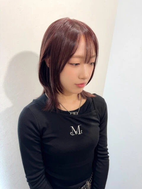 深みボルドーカラーのボブウルフで上品可愛く！