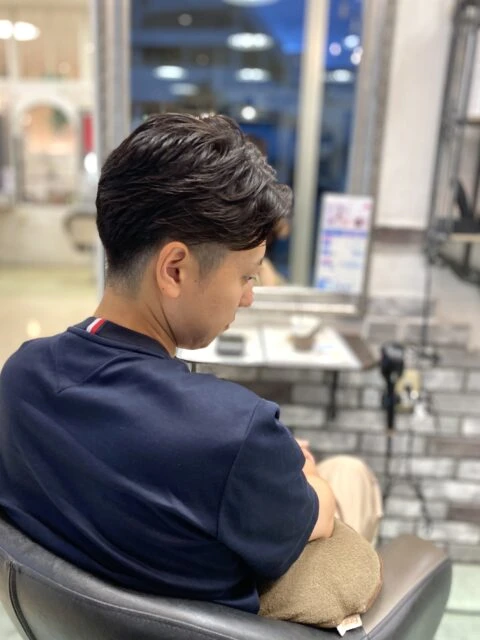 毛流れパーマ×センターパートで直毛に自然な動きを◎