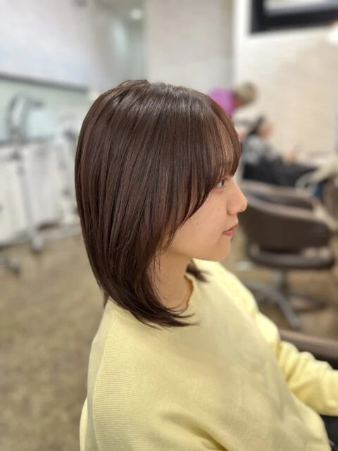 顔周りレイヤー×可愛いピンクカラー◎動きとツヤを出す旬デザイン