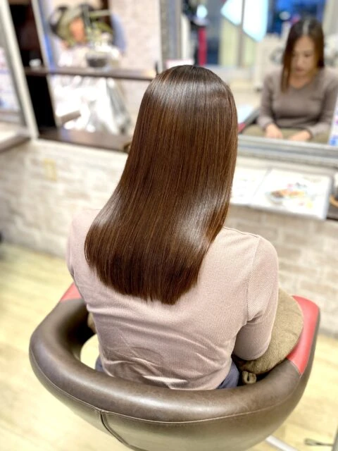 髪質改善矯正で広がり解消!艶とまとまりのある理想の髪へ