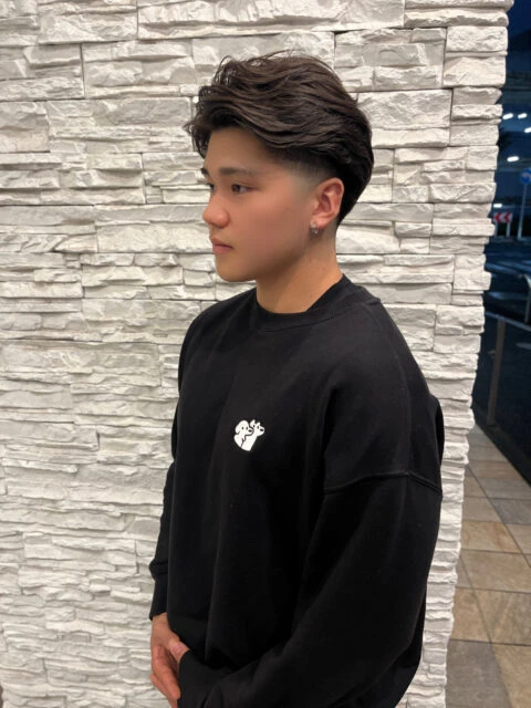 「直毛で毛流れが出ない」を解決！テーパーフェードとニュアンスパーマで叶える大人スタイル！