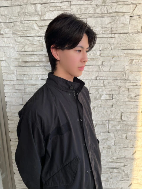 センターパート×ハンサムウルフで叶える大人の抜け感スタイル