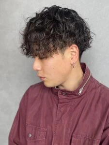 冬も【サーフカール】が人気！季節感のある“抜け感メンズパーマ”で大人おしゃれに ショート×サーフカール