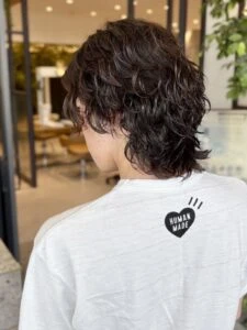 冬も【サーフカール】が人気！季節感のある“抜け感メンズパーマ”で大人おしゃれに ロング×サーフカール