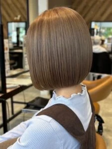 2025–2026年冬｜最新ヘアカラー10選！透明感と深みが引き立つ人気ヘアカラー特集　オリーブベージュ