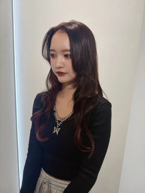 暗めボルドーカラー×ハッシュカット