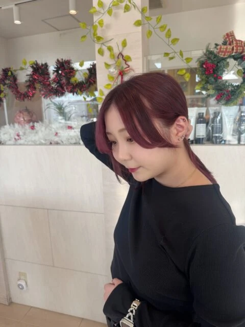 ボルドーカラーで叶える◎ハイライトを活かした濃厚な艶髪デザイン