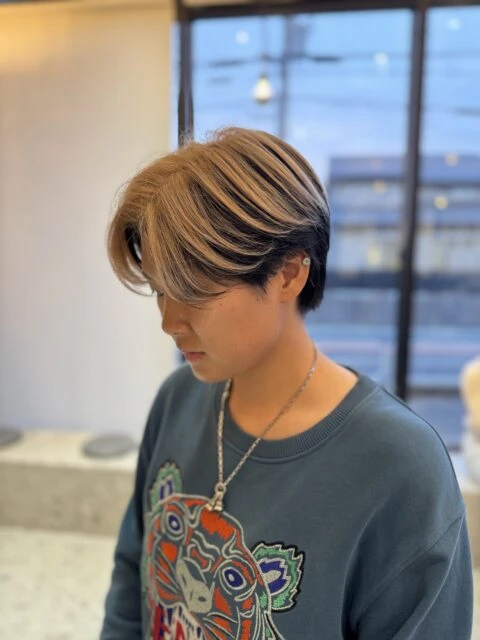 アンブレラカラー×毛流れデザインで周りと差がつく束感スタイル