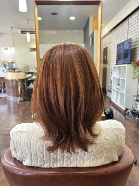 艶感たっぷりオレンジブラウンで叶える大人くびれヘア◎黄色を抑えて美発色に