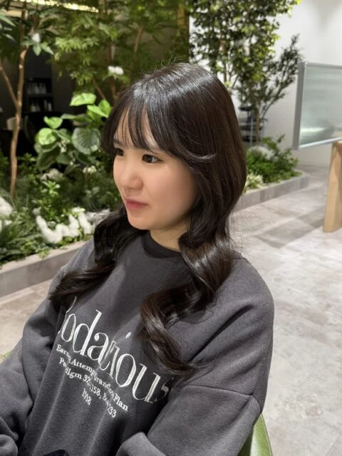 アッシュカラー×暗め×ワンレンカットで叶う透明感大人ヘア