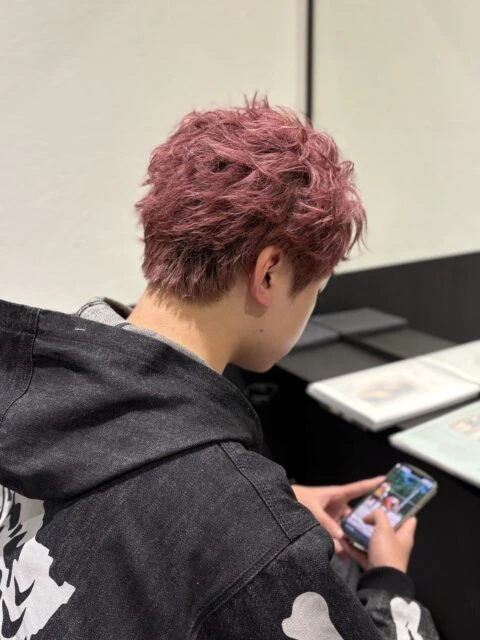 ブリーチカラー×ピンクカラー×フェザースタイルで楽しむ2wayヘア