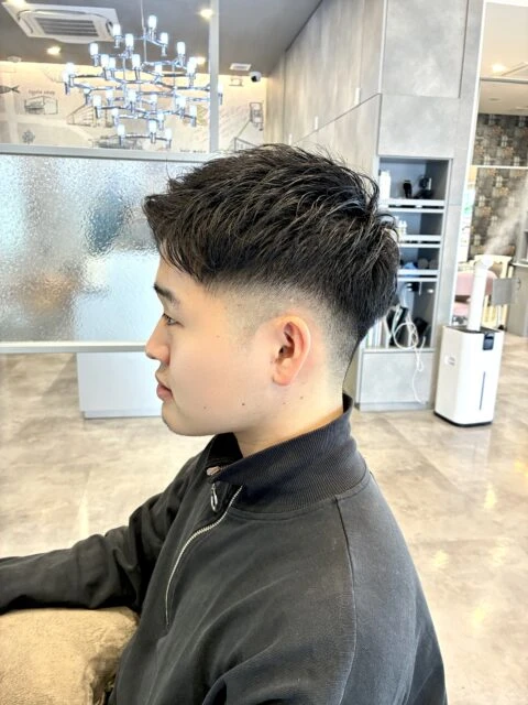 ソフトフェードカットで作る束感際立つメンズヘア