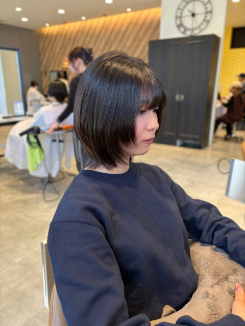 ボブレイヤー ボブウルフで叶えるくびれ感と動きのある大人ボブ