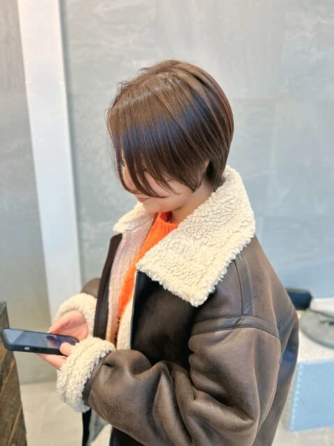 前髪長めハンサムショート×ピンクブラウンで大人かっこよく