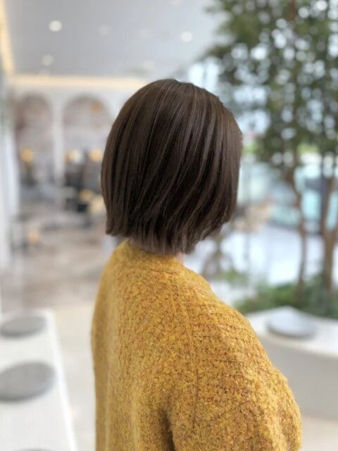 オリーブベージュ×くびれボブで冬の透明感ヘアに◎