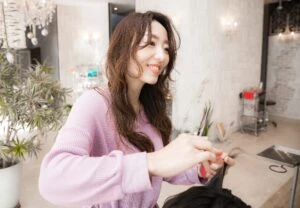 【スタッフインタビュー#4】“挑戦”も“子育て”もあきらめない——平山さんが語る、Wizで続けられる美容師キャリア