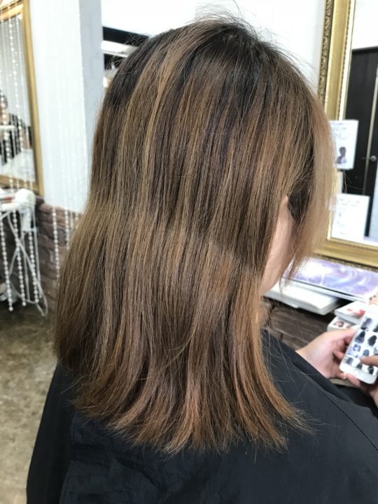 上の方からグラデーション グレージュ 美容室wiz 美容院 ヘアサロン