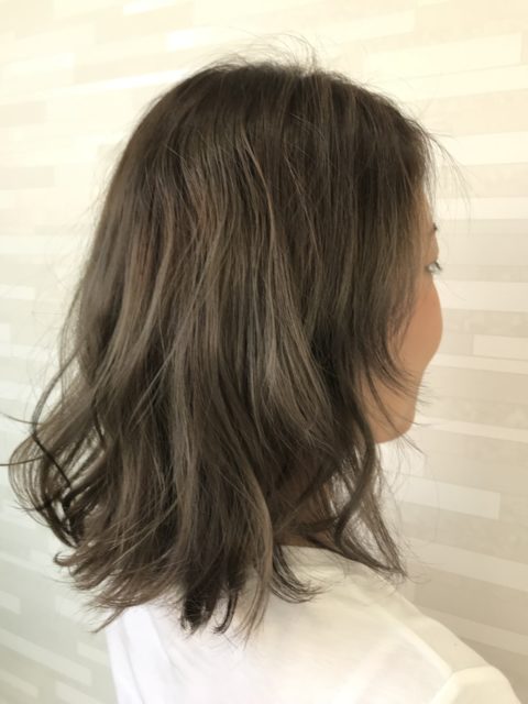 上の方からグラデーション グレージュ 美容室wiz 美容院 ヘアサロン