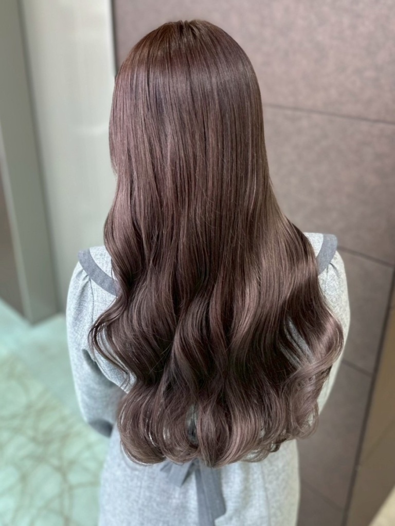 【2025年夏ヘアカラー】透明感×柔らかさが鍵！最新トレンド完全ガイド オリーブベージュ
