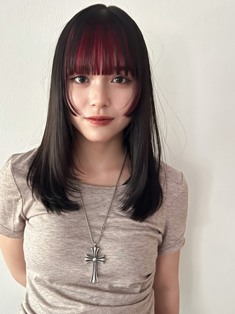 【2025最新】フェイスフレーミング完全ガイド｜似合う人・人気カラー・長さ別スタイル・メンズまで徹底解説 ボルドーレッド×姫カット